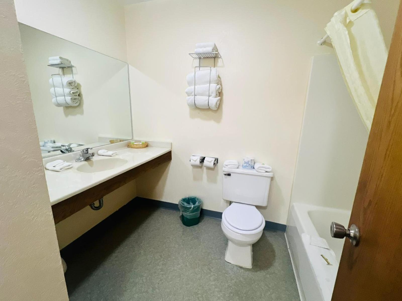 Fort Atkinson Villa Inn Motel Near Hwy 12 Wi Capital O المظهر الخارجي الصورة