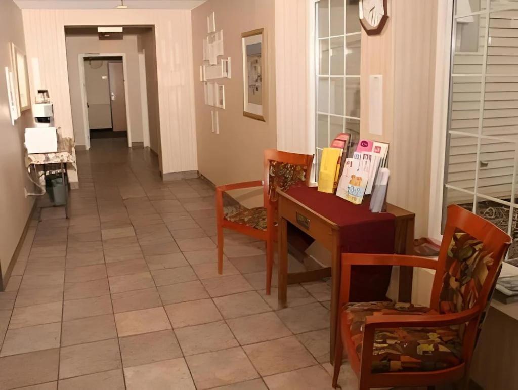 Fort Atkinson Villa Inn Motel Near Hwy 12 Wi Capital O المظهر الخارجي الصورة