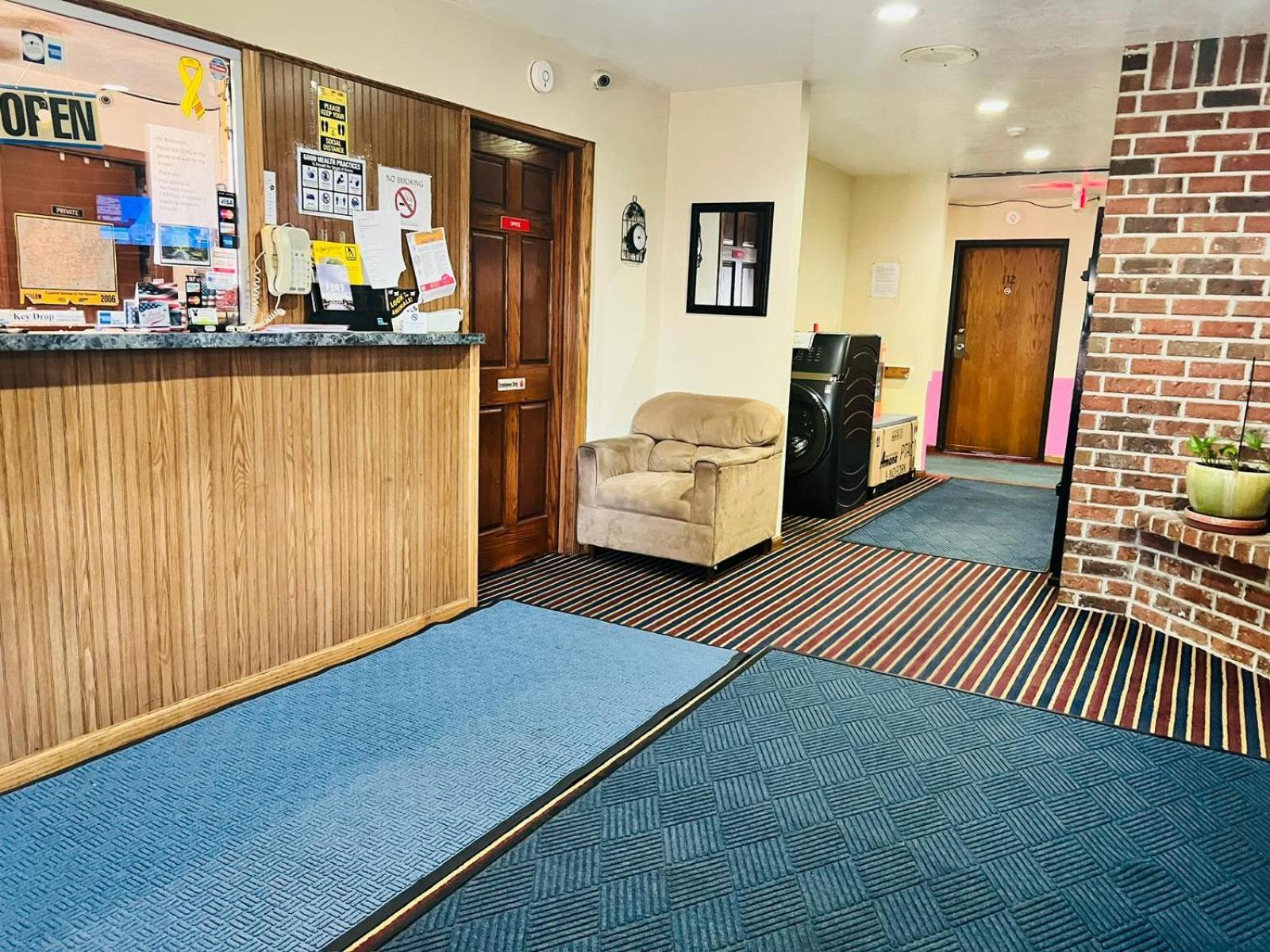 Fort Atkinson Villa Inn Motel Near Hwy 12 Wi Capital O المظهر الخارجي الصورة