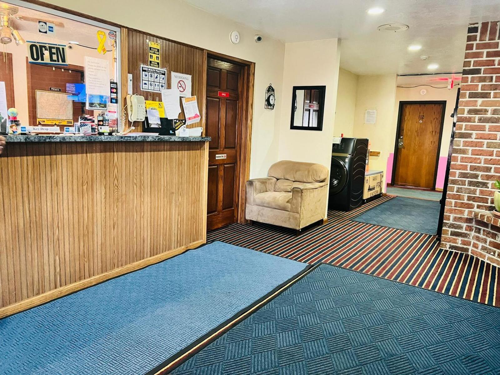 Fort Atkinson Villa Inn Motel Near Hwy 12 Wi Capital O المظهر الخارجي الصورة