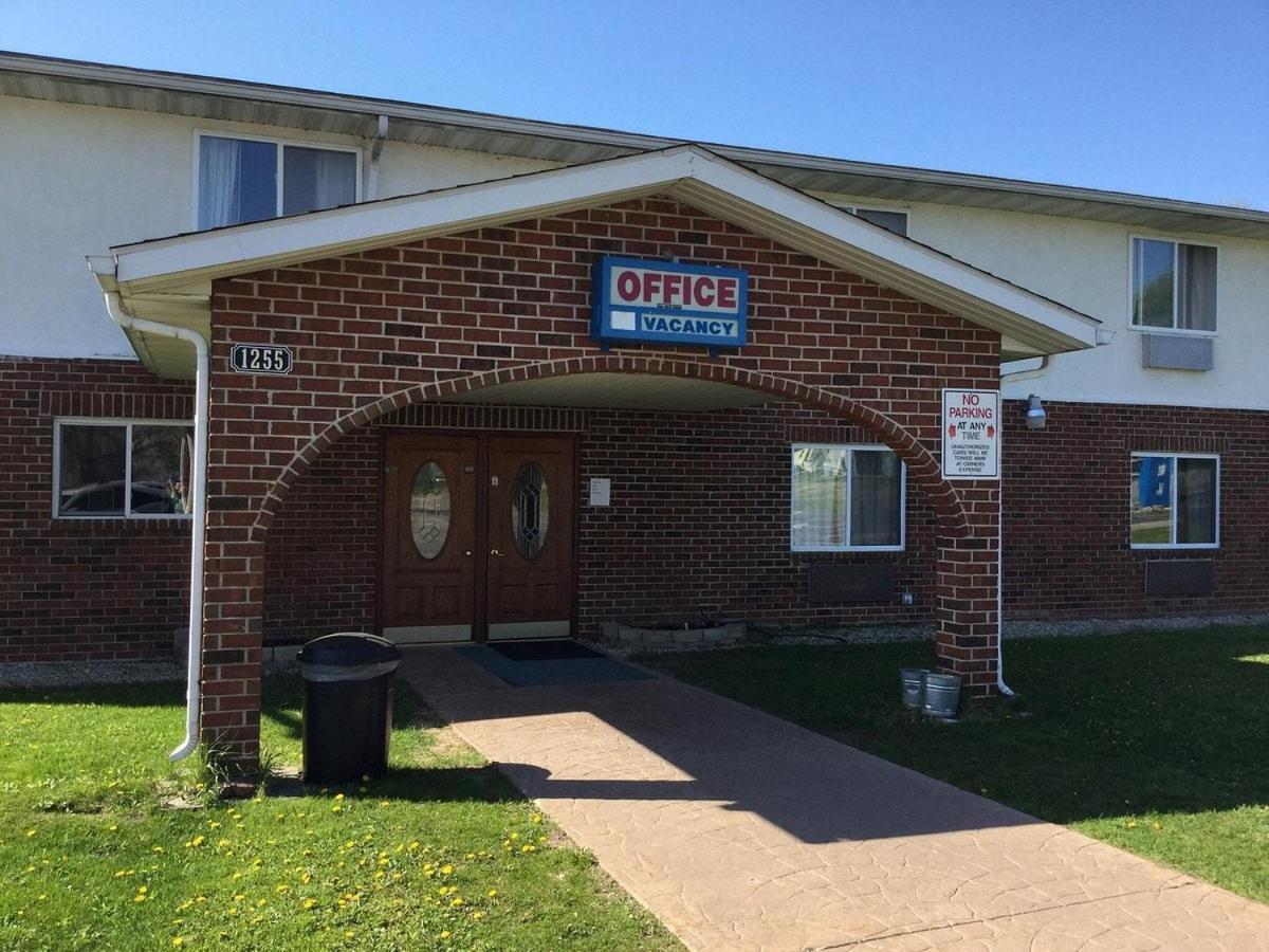 Fort Atkinson Villa Inn Motel Near Hwy 12 Wi Capital O المظهر الخارجي الصورة
