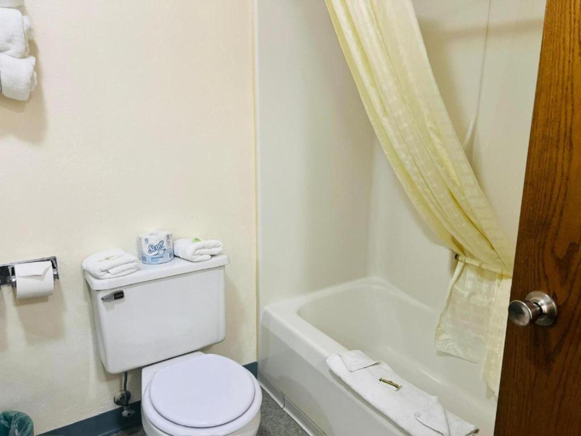Fort Atkinson Villa Inn Motel Near Hwy 12 Wi Capital O المظهر الخارجي الصورة